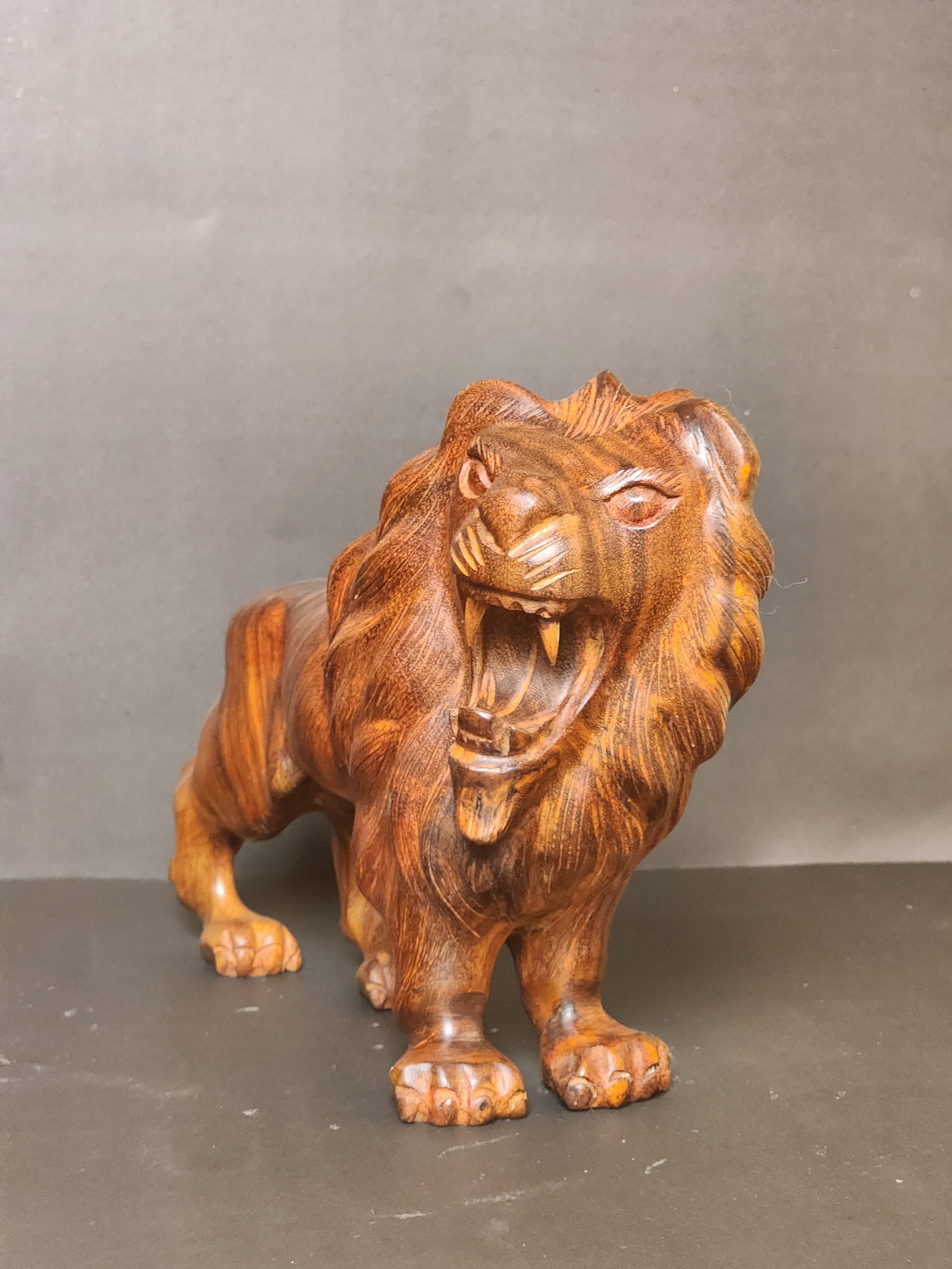 LION HOME DECORE