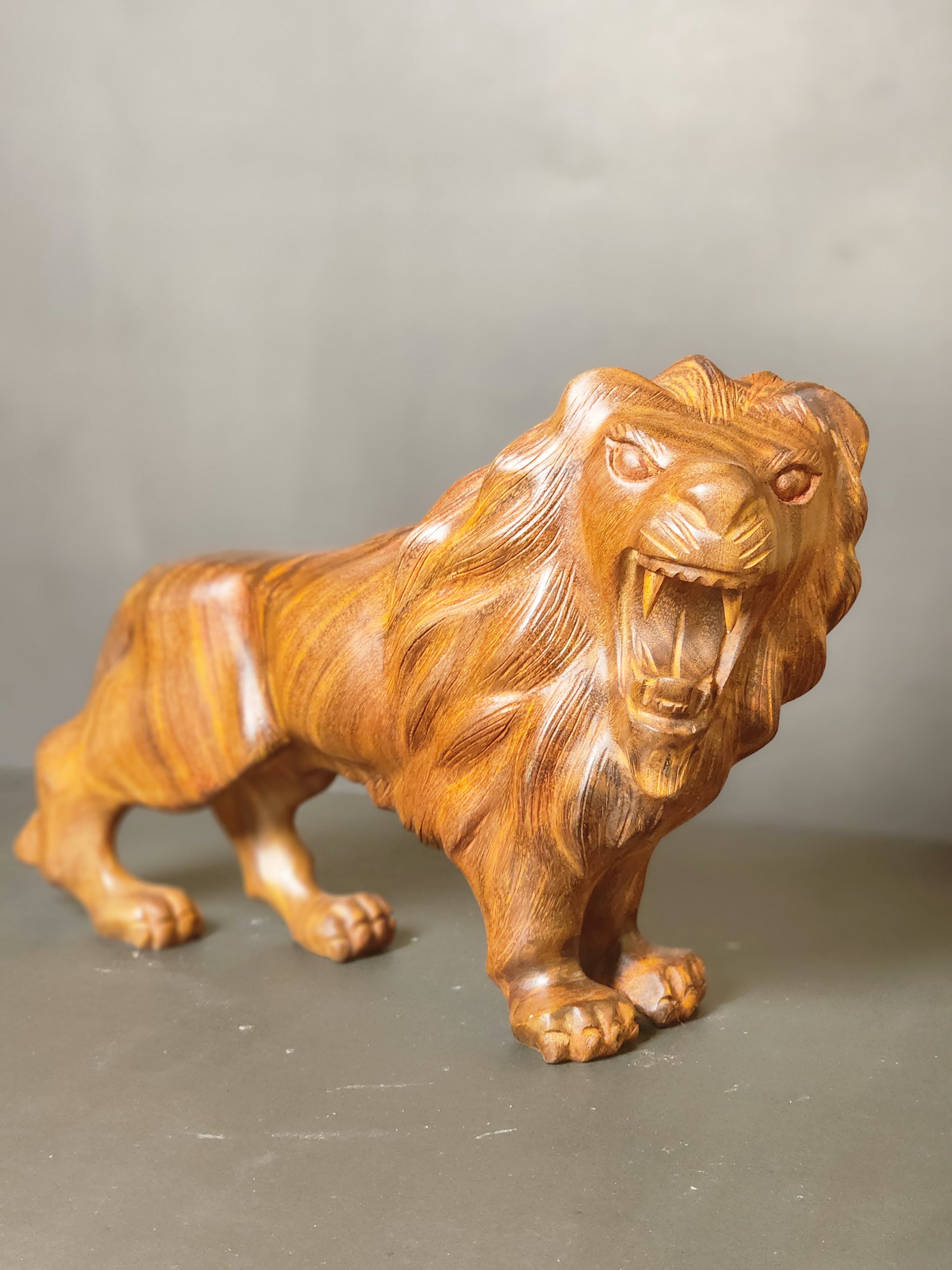 LION HOME DECORE